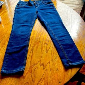 Skinny jeans for a slim figure !